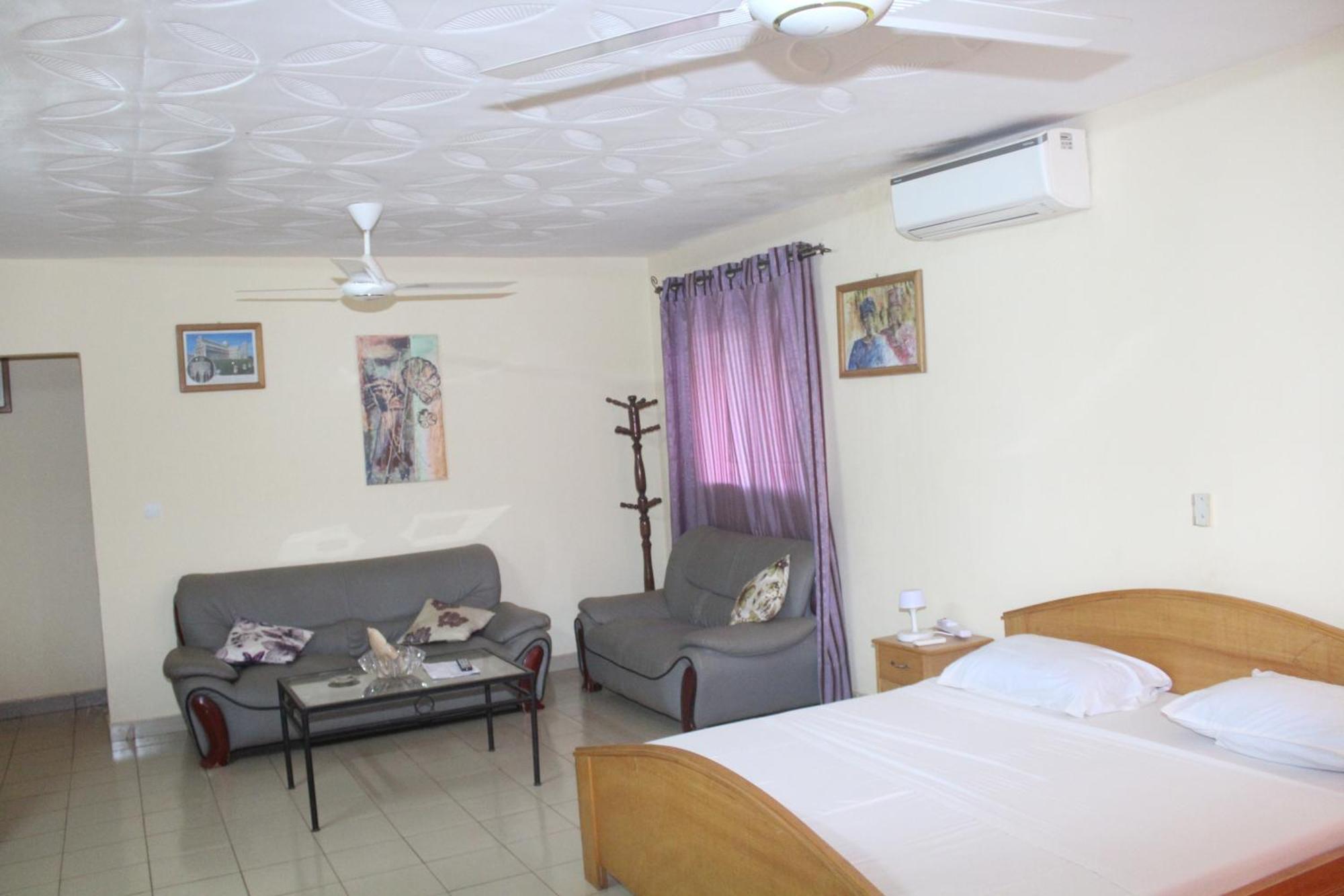 Residence Diane Ouagadougou Buitenkant foto