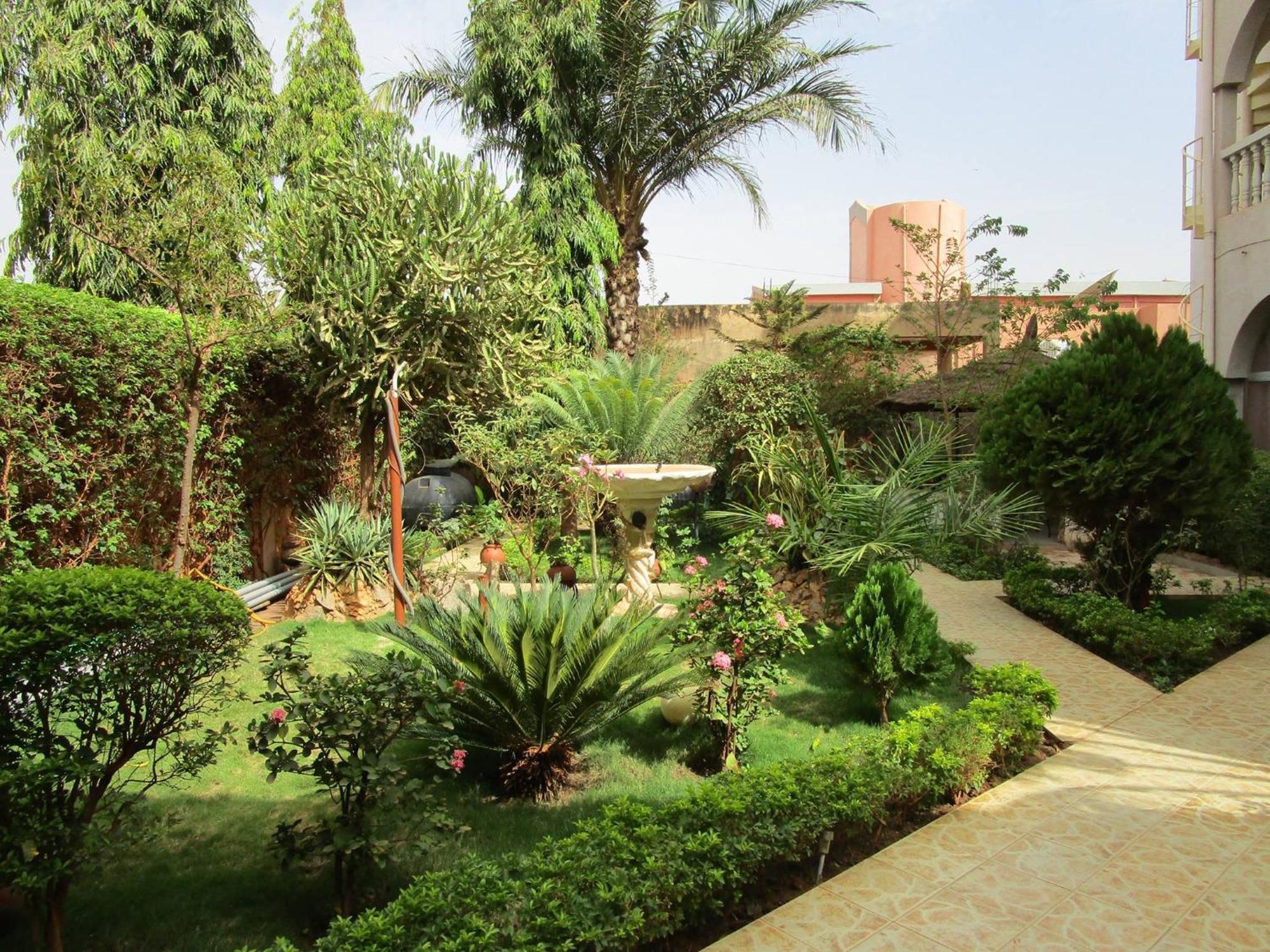 Residence Diane Ouagadougou Buitenkant foto